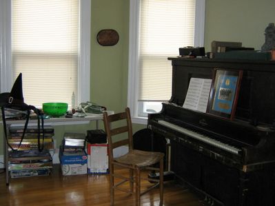 Piano
Tha'ts my awesome player piano (doesn't work though), and a bunch of board games, mostly monopoly, and some other projects I need to work on.
Lynn MA apartment 2006-2008
